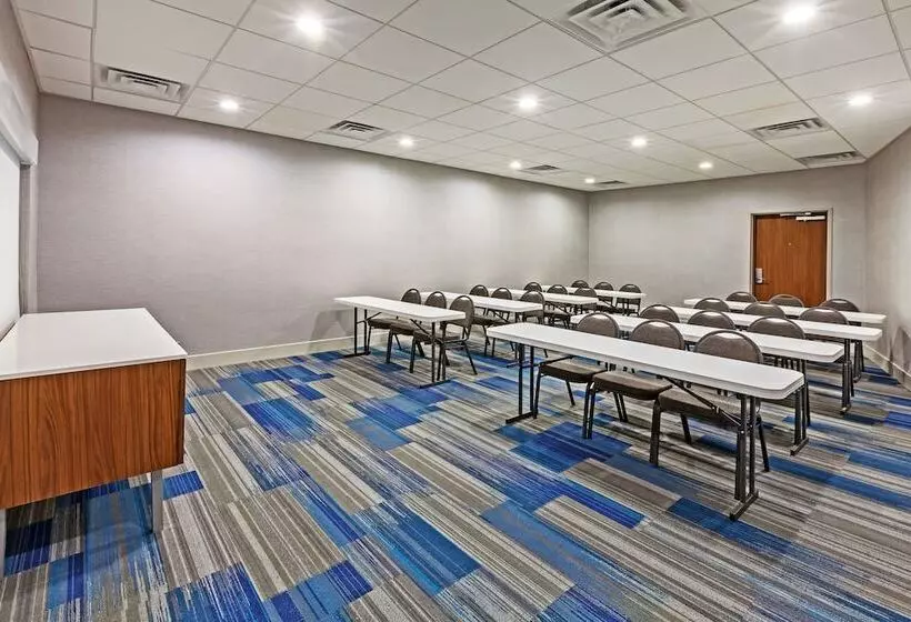 ホテル Holiday Inn Express & Suites Tulsa West   Sand Springs, An Ihg