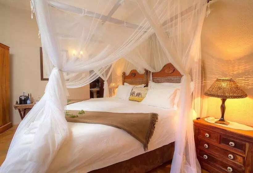 ホテル Mvuradona Safari Lodge