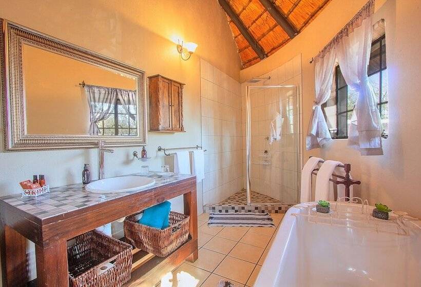 בית מלון כפרי Mvuradona Safari Lodge