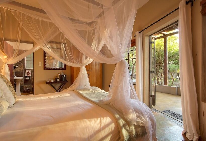 בית מלון כפרי Mvuradona Safari Lodge