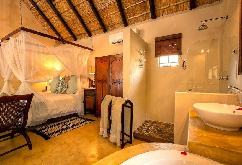 בית מלון כפרי Mvuradona Safari Lodge