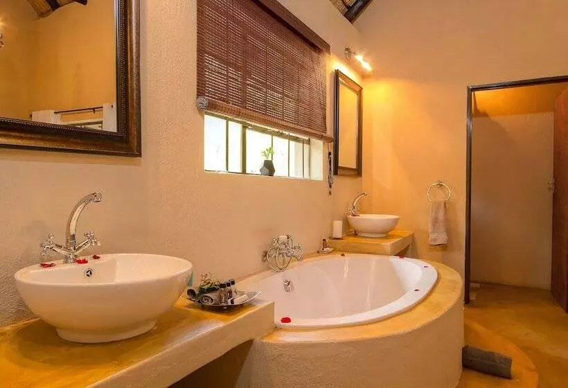 ホテル Mvuradona Safari Lodge