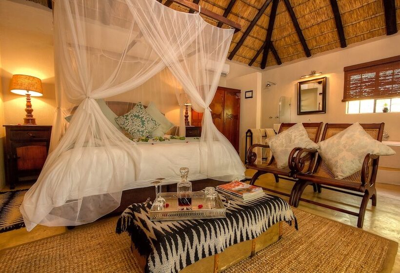 בית מלון כפרי Mvuradona Safari Lodge