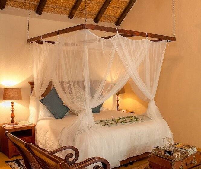 בית מלון כפרי Mvuradona Safari Lodge