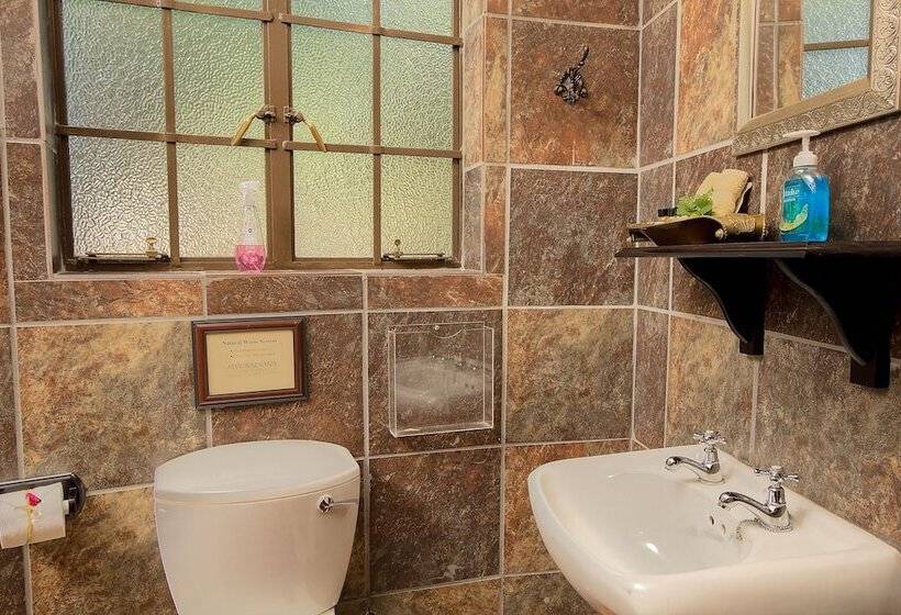 בית מלון כפרי Mvuradona Safari Lodge