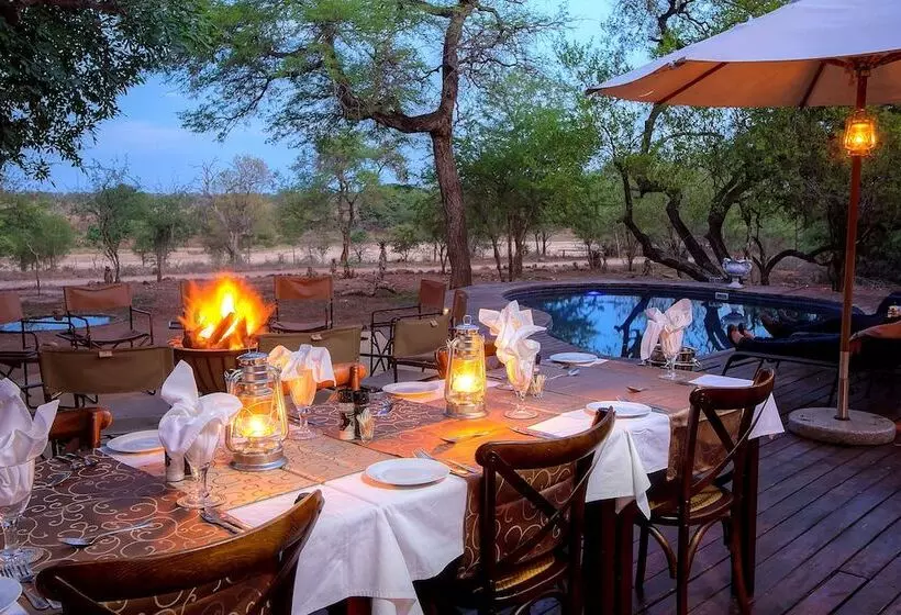 ホテル Mvuradona Safari Lodge