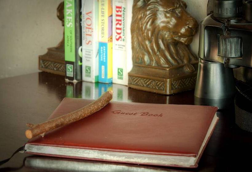 בית מלון כפרי Mvuradona Safari Lodge