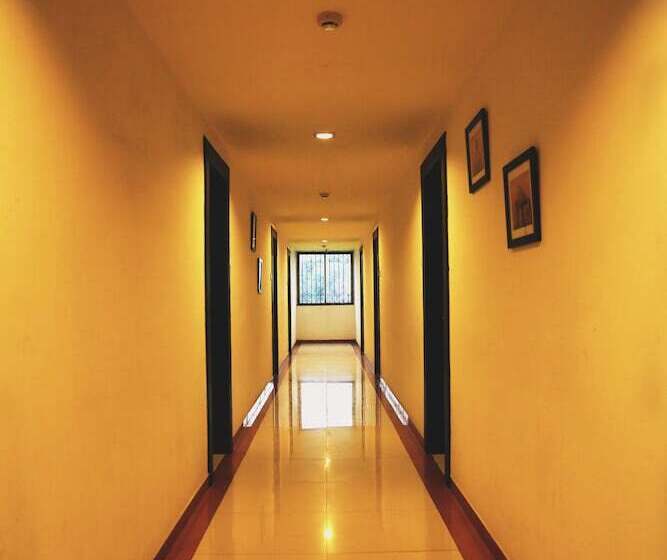 هتل Oyo Rooms Pimpri Chowk