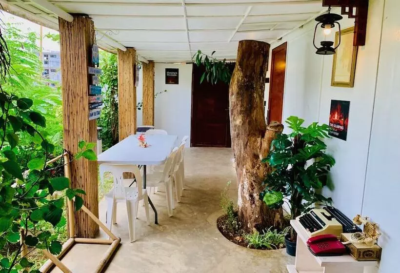 ホテル The Orient Beach Boracay