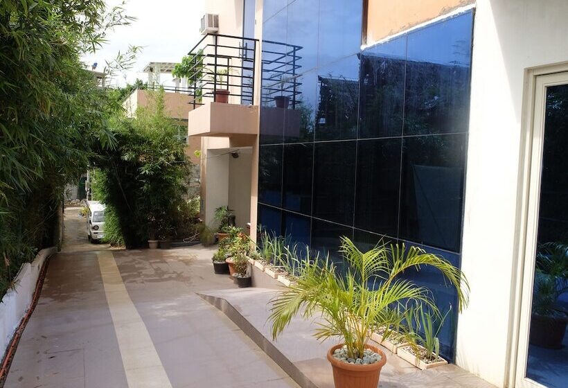 ホテル The Orient Beach Boracay