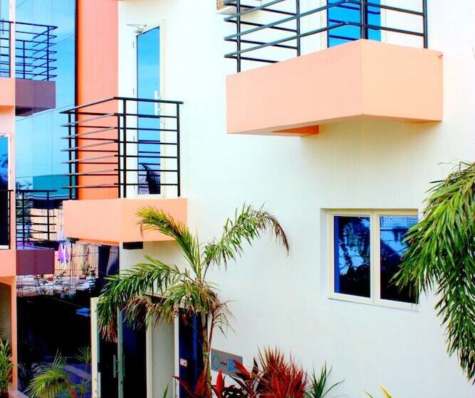 ホテル The Orient Beach Boracay