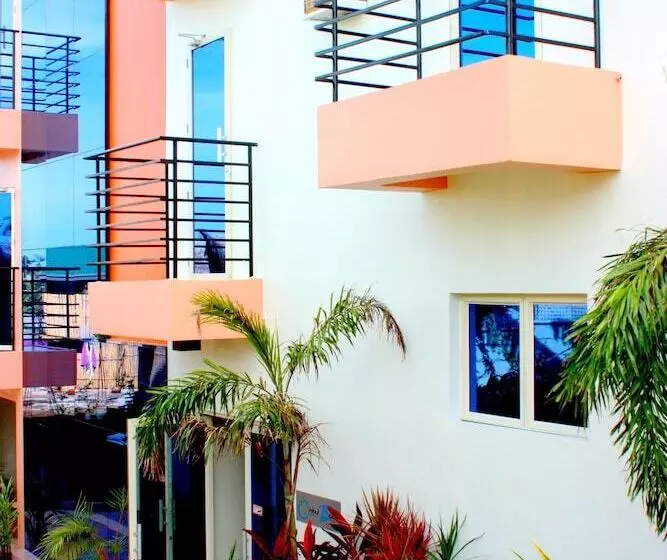 ホテル The Orient Beach Boracay