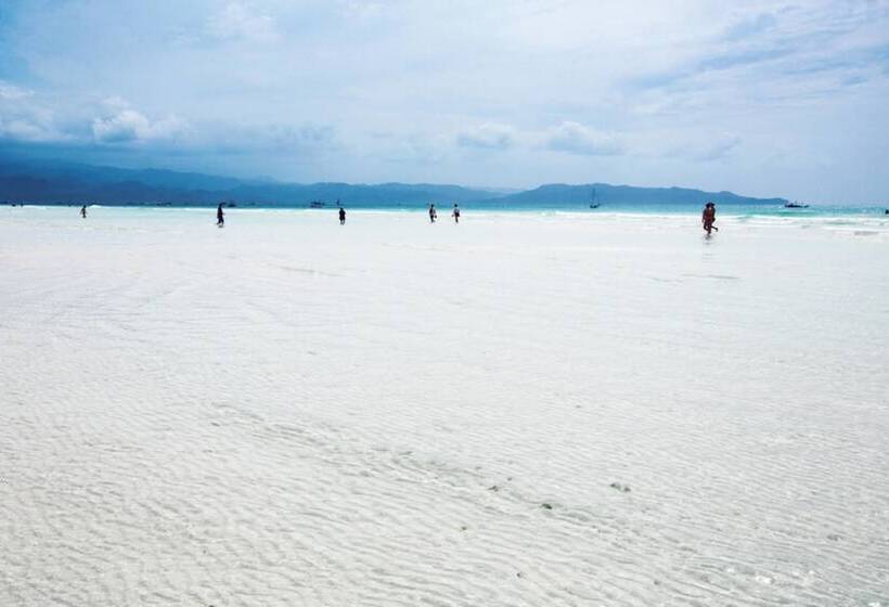 ホテル The Orient Beach Boracay