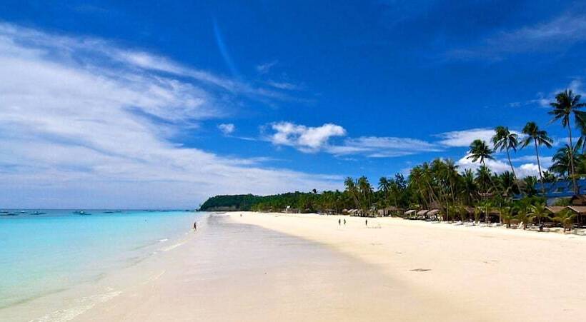 ホテル The Orient Beach Boracay