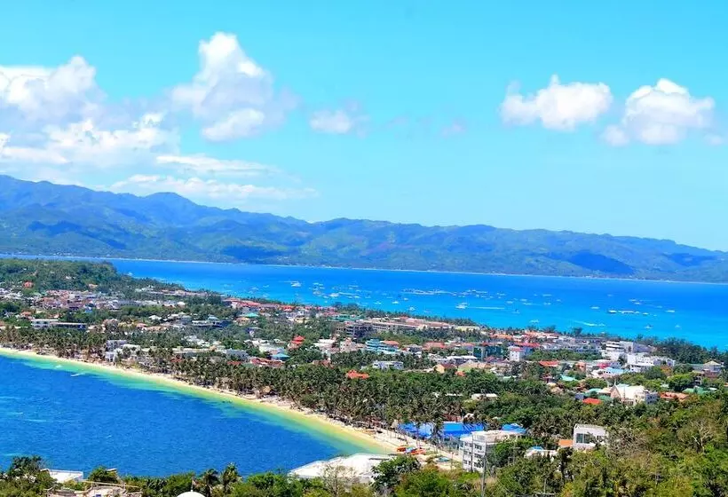ホテル The Orient Beach Boracay