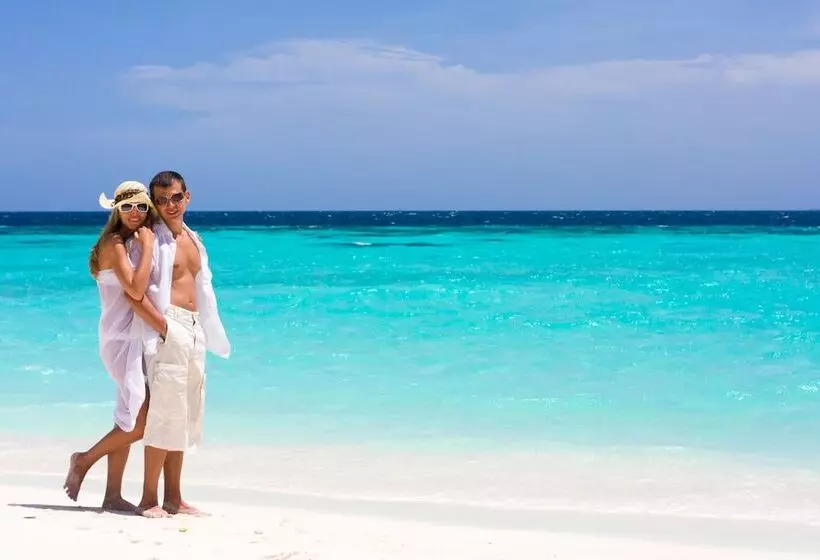 ホテル The Orient Beach Boracay