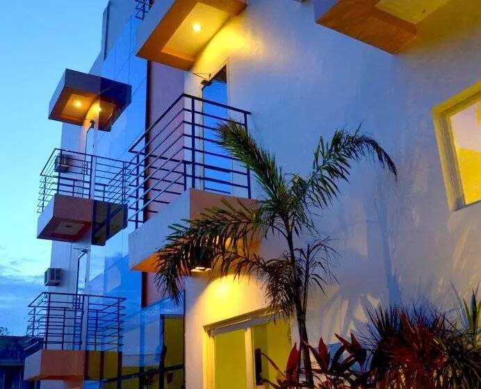 ホテル The Orient Beach Boracay