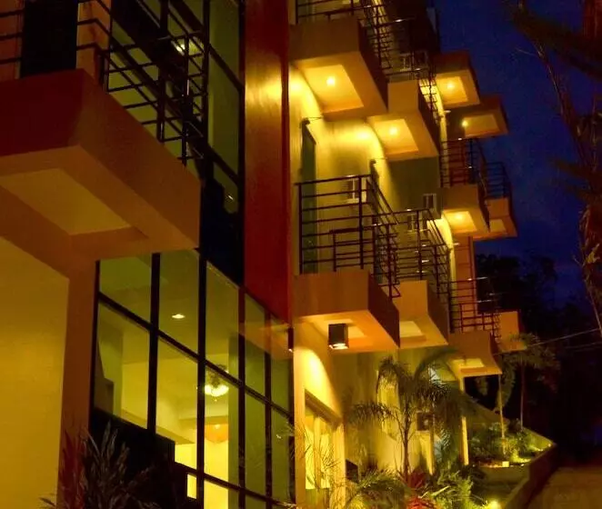ホテル The Orient Beach Boracay