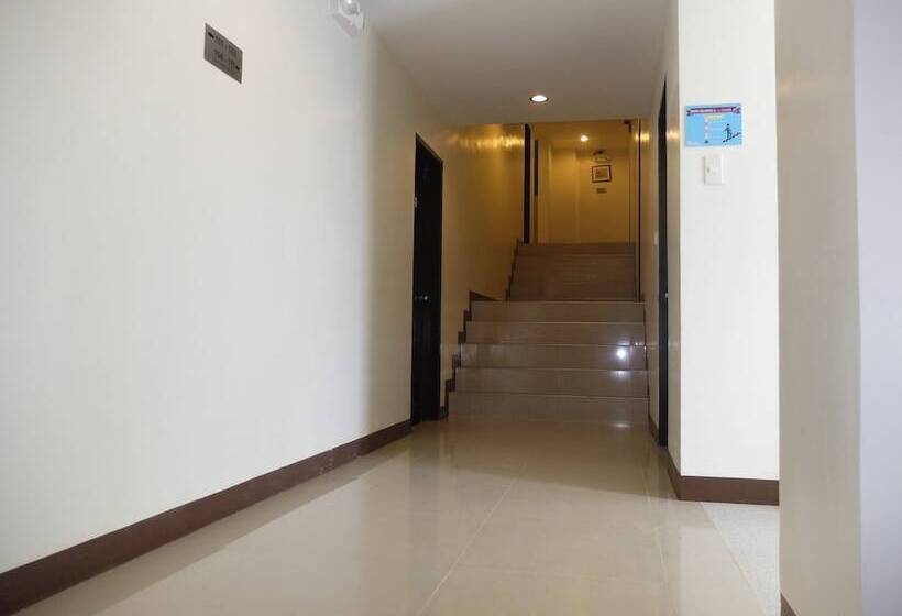 ホテル The Orient Beach Boracay