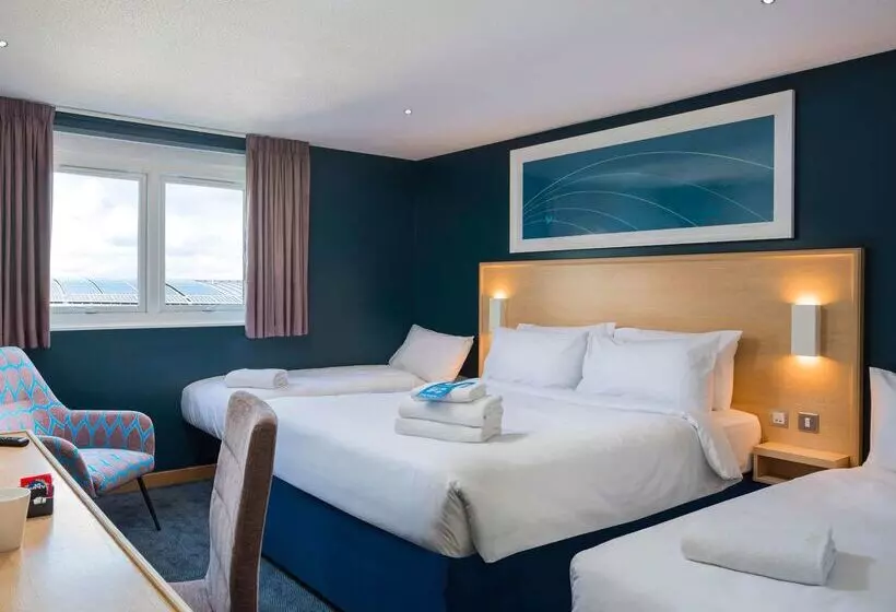 ホテル Travelodge Aberdeen Airport