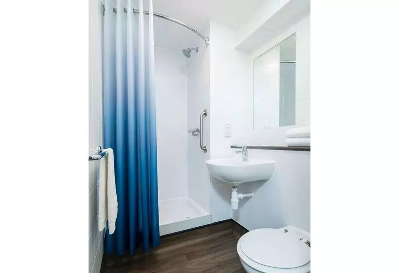 ホテル Travelodge Aberdeen Airport