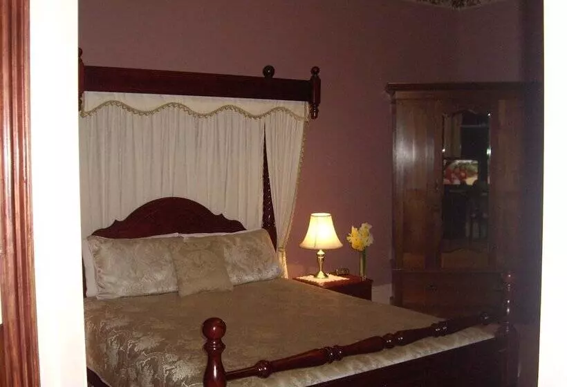 Lucinda B&b