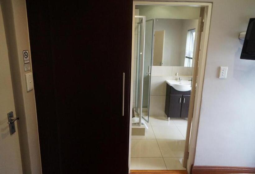 פנסיון 314 On Clark Guest House