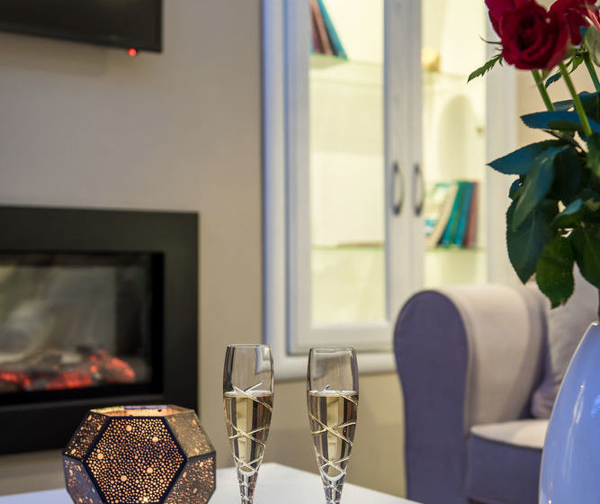 Suite Home Santorini