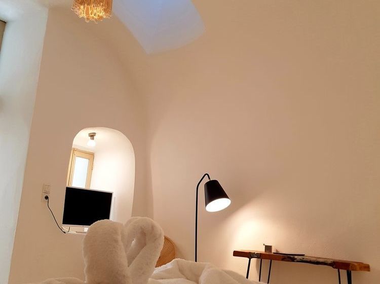 Suite Home Santorini