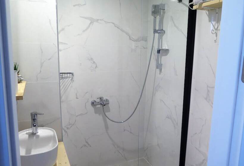 تختخواب و صبحانه Santa Suites New