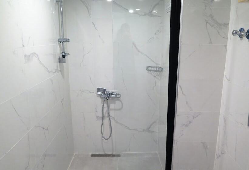 تختخواب و صبحانه Santa Suites New