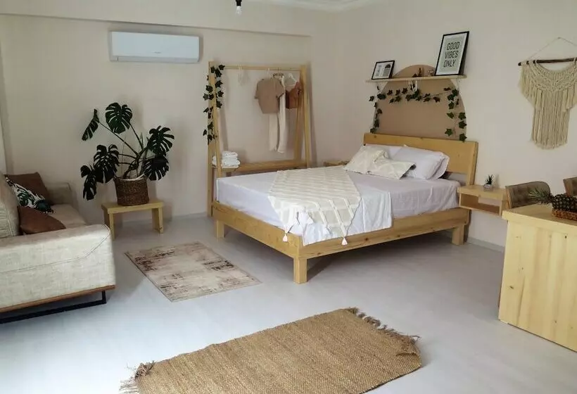 تختخواب و صبحانه Santa Suites New
