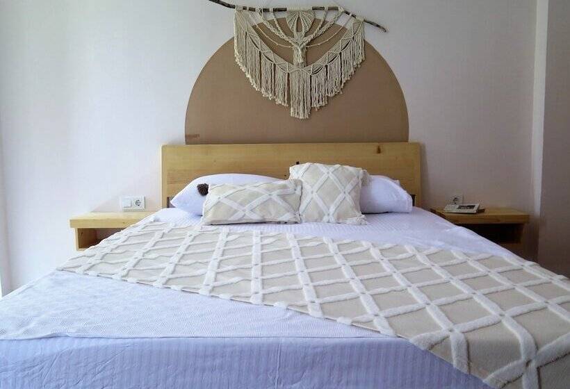 تختخواب و صبحانه Santa Suites New