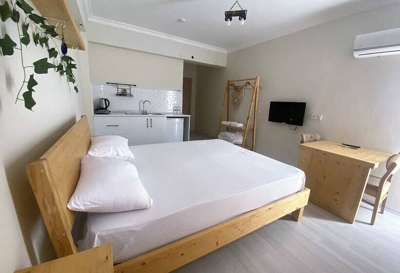 تختخواب و صبحانه Santa Suites New