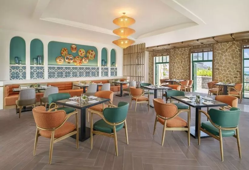 هتل La Festa Phu Quoc, Curio Collection By Hilton