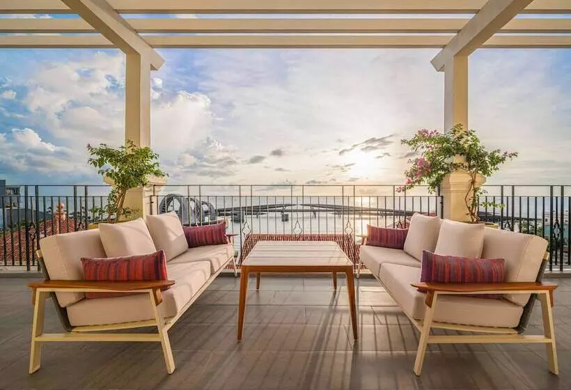 هتل La Festa Phu Quoc, Curio Collection By Hilton
