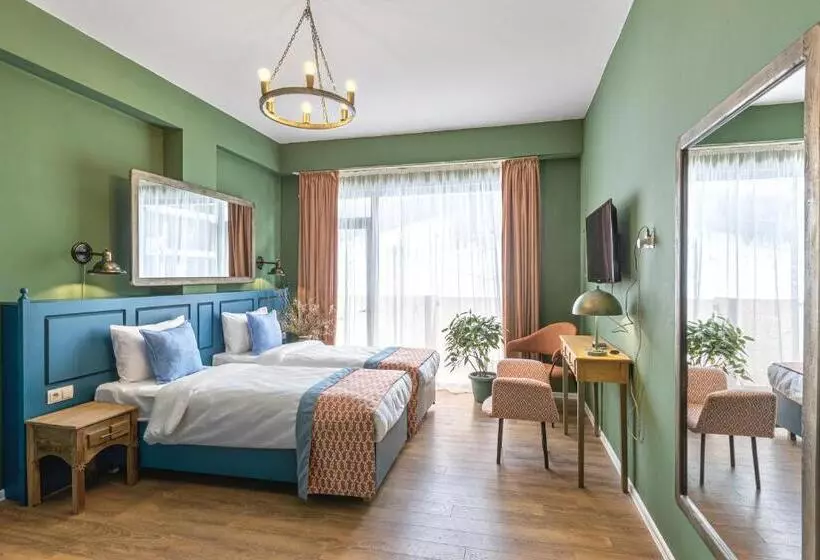 هتل Raimond Palace