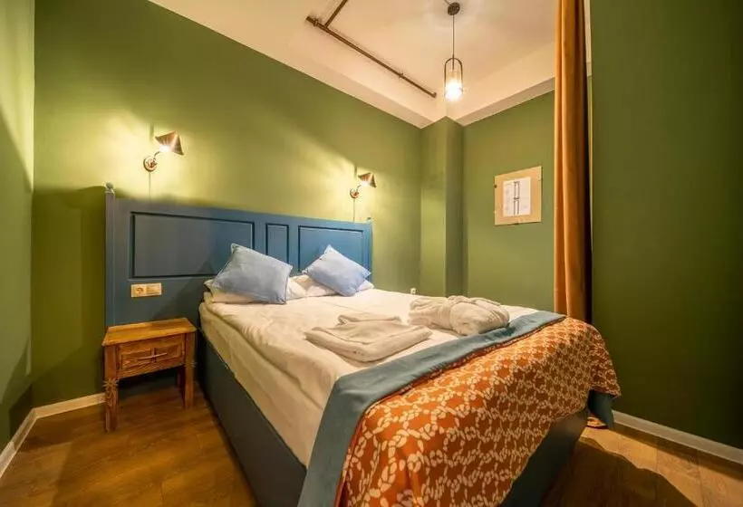 هتل Raimond Palace