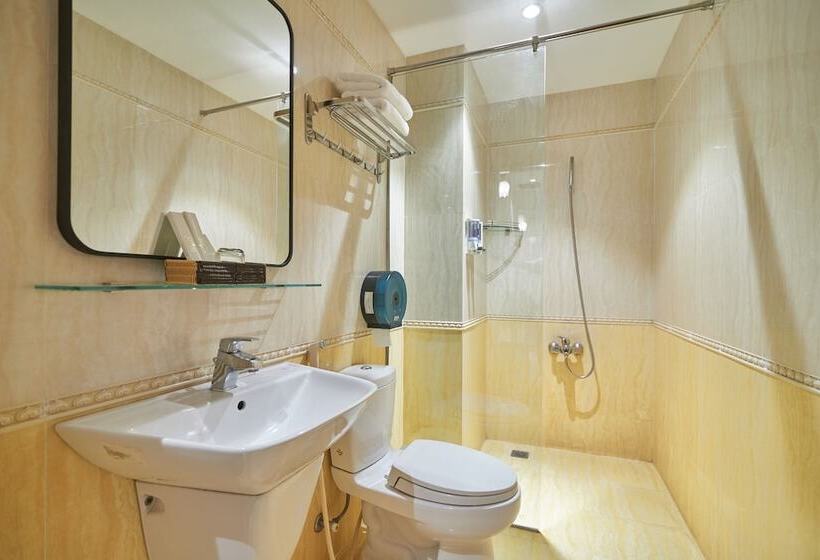 Bin Bin 10   Mimosa Hotel Near Tan Son Nhat Airport