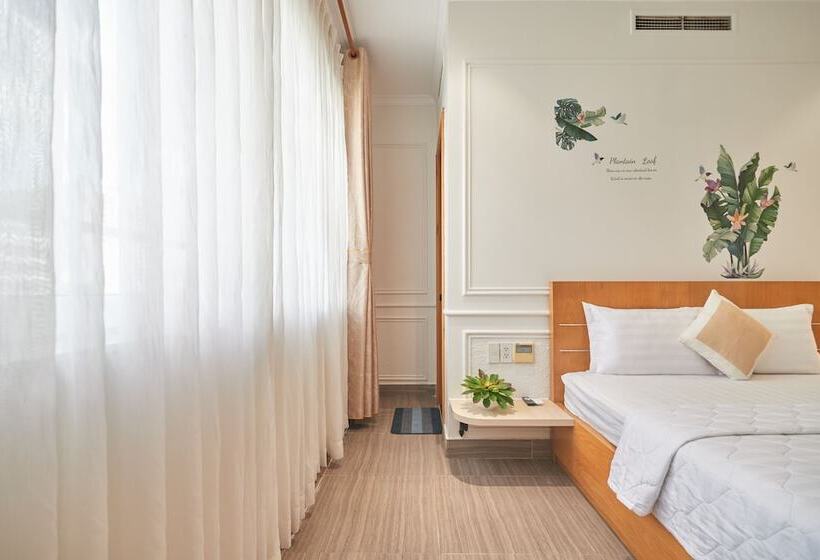 Bin Bin 10   Mimosa Hotel Near Tan Son Nhat Airport