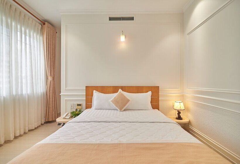 Bin Bin 10   Mimosa Hotel Near Tan Son Nhat Airport