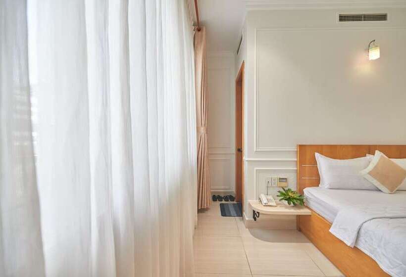 Bin Bin 10   Mimosa Hotel Near Tan Son Nhat Airport