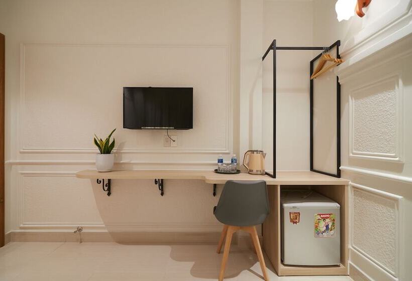 Bin Bin 10   Mimosa Hotel Near Tan Son Nhat Airport