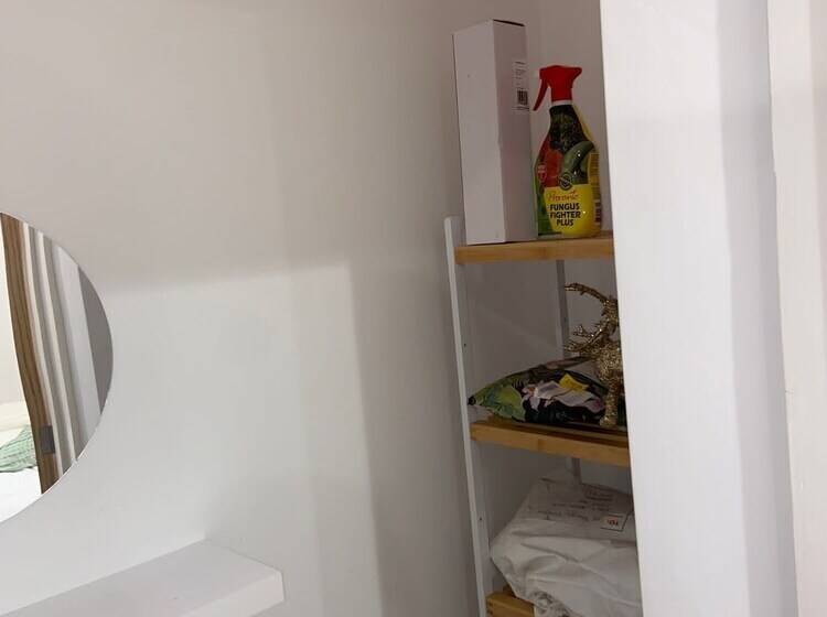 住所  Immaculate 2 Bed Bungalow In Weybridge