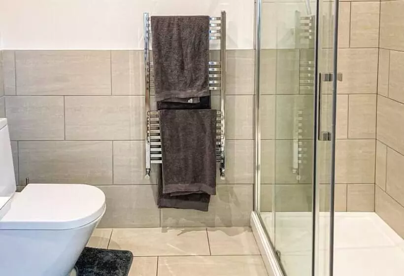 レジデンス Immaculate 2 Bed Bungalow In Weybridge