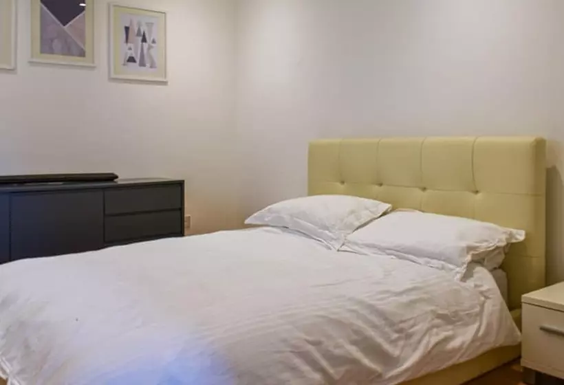 レジデンス Immaculate 2 Bed Bungalow In Weybridge
