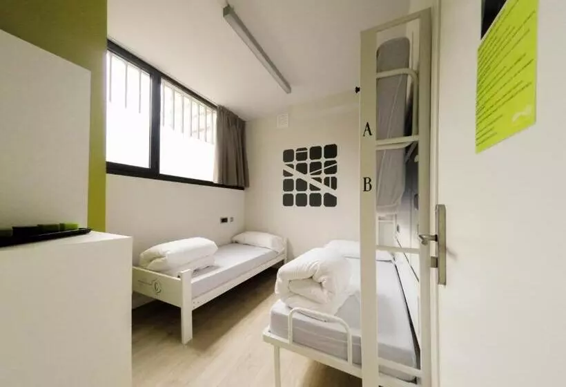 هاستل Room018bcn
