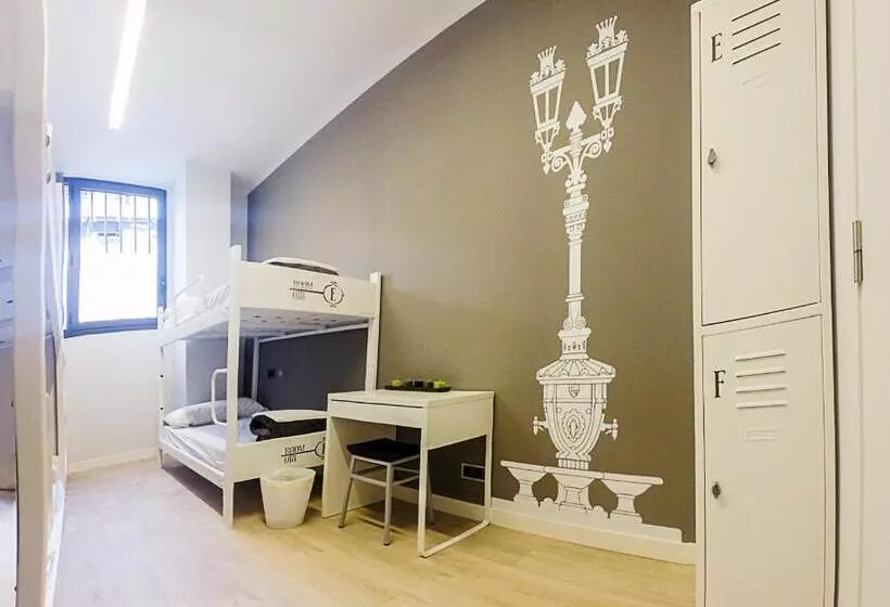 هاستل Room018bcn