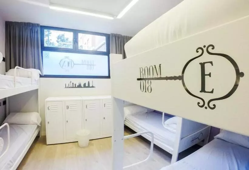 هاستل Room018bcn