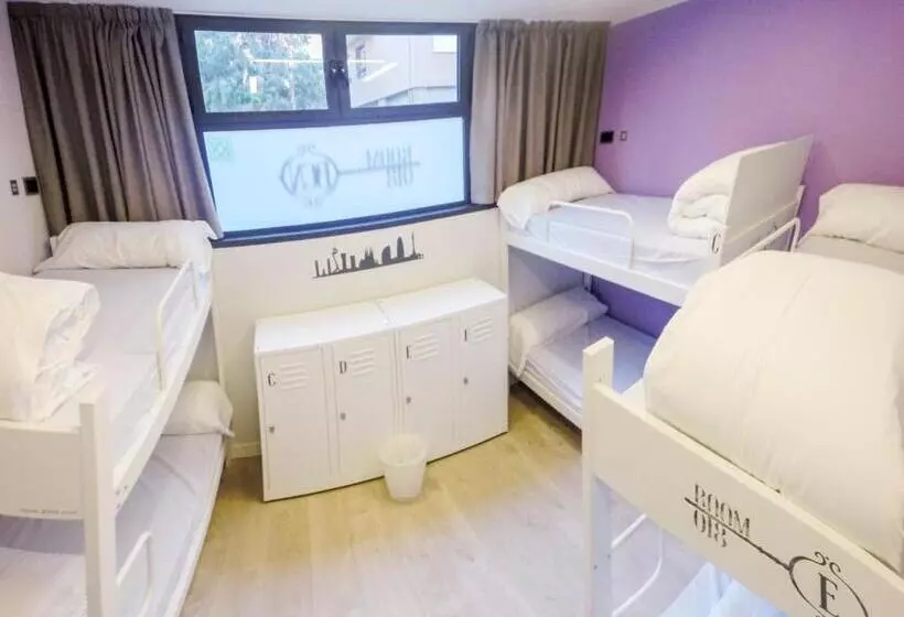 هاستل Room018bcn